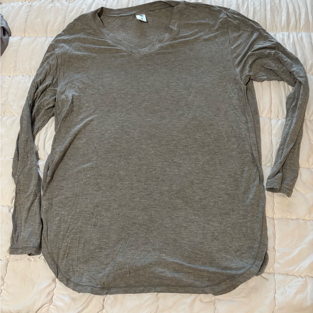 Senita Athletics boyfriend t-shirt long sleeve- gray small